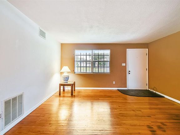 5th image of 202 Twin Lake Dr