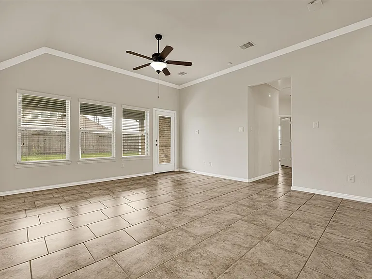 2414 Willow Fall Ln — Photo 11