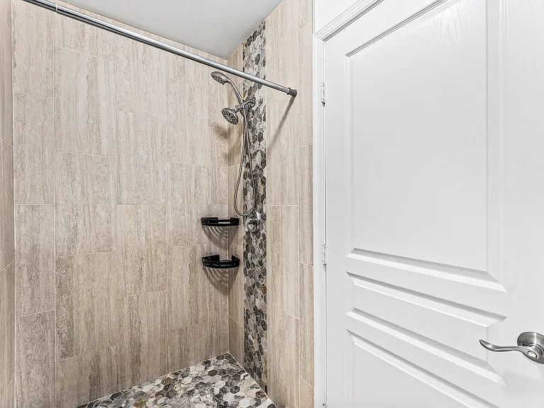 5477 Queenship Ct — Photo 27
