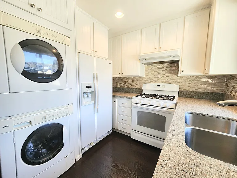 2700 Kilconway Ln — Photo 11