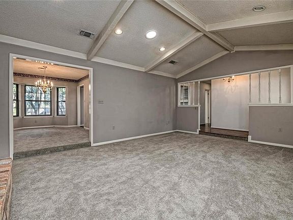 5th image of 2409 Skyline Dr
