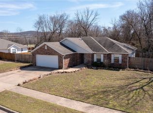 73 E Rob St, Farmington, AR 72730