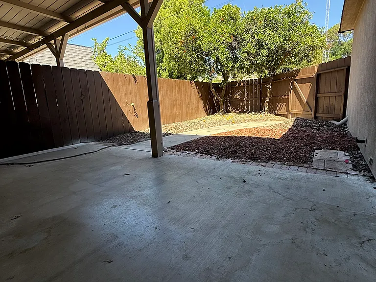 604 Rose Ave #606 — Photo 21