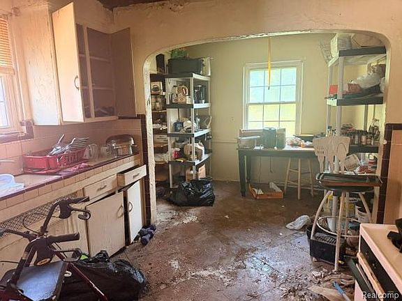 4th image of 10212 Greensboro St