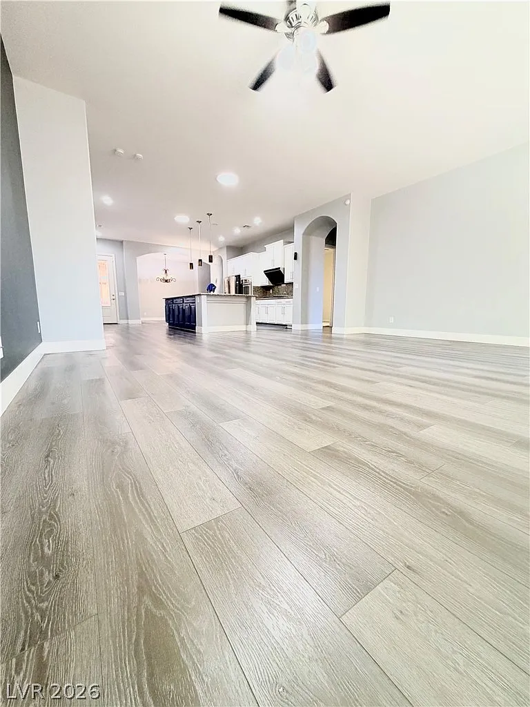 5 bed, 4.0 bath, 3269 sqft, $3,660 — Photo 2