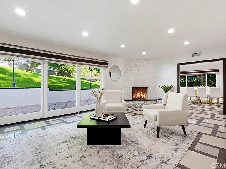 5836 Winnetka Ave — Photo 2