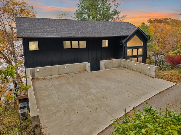 76 Delrose Dr, Morgantown, WV 26508