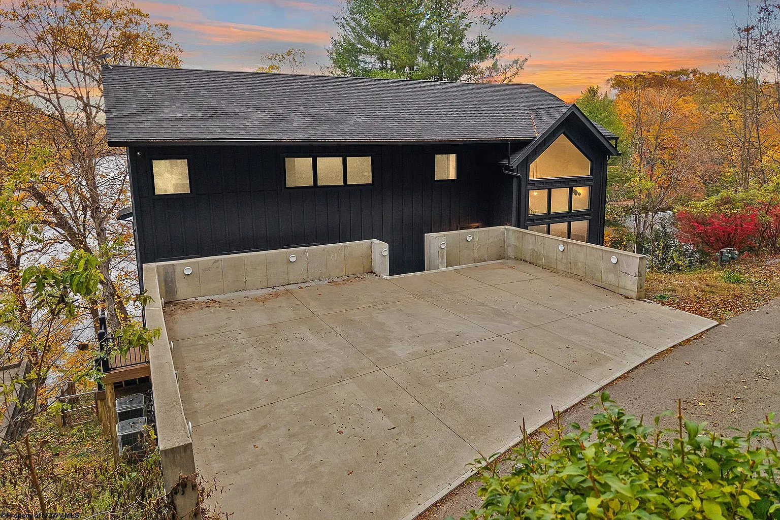 76 Delrose Dr photo 1