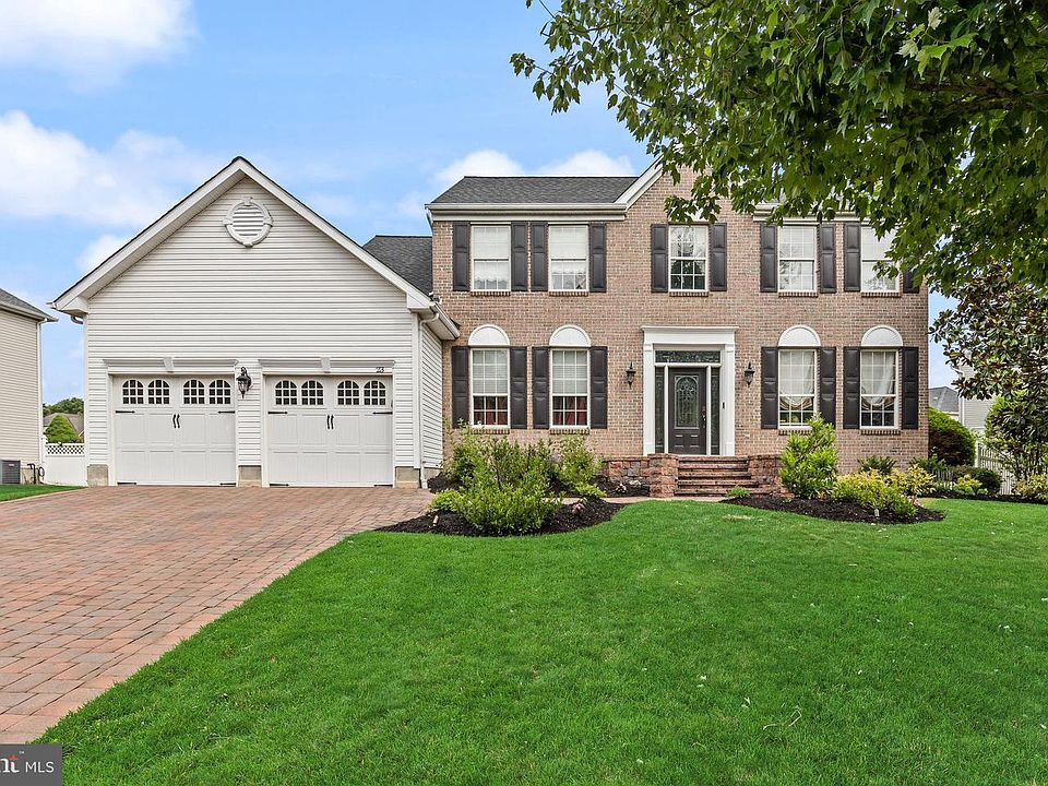 1st image of 23 Edgewater Dr