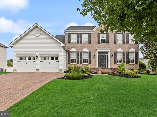 23 Edgewater Dr, Hainesport, NJ 08036