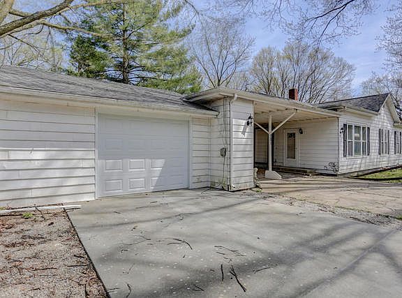 2nd image of 701 N Elm Blvd