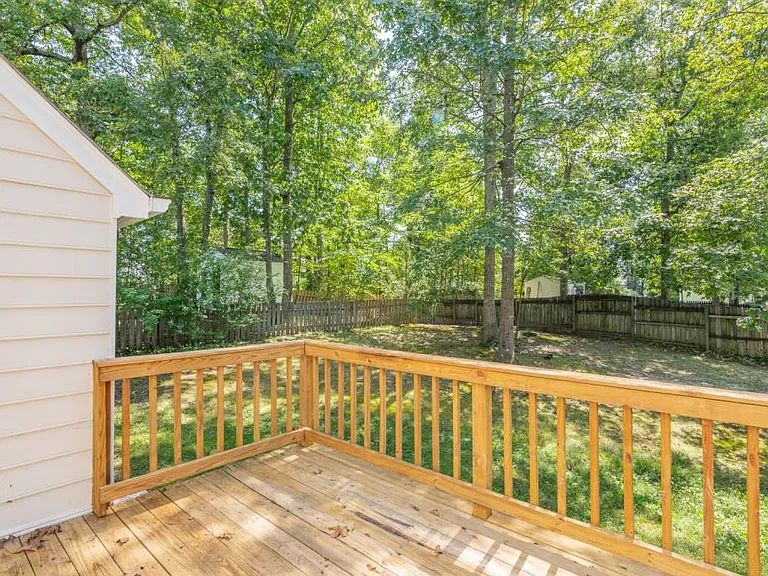 8915 Castle Point Dr — Photo 41