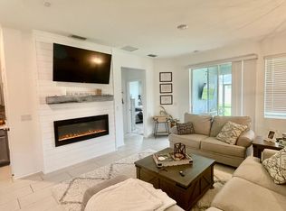 5616 Los Robles Ct, Palmetto, FL 34221