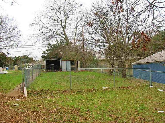 4th image of 606 Fir Ln