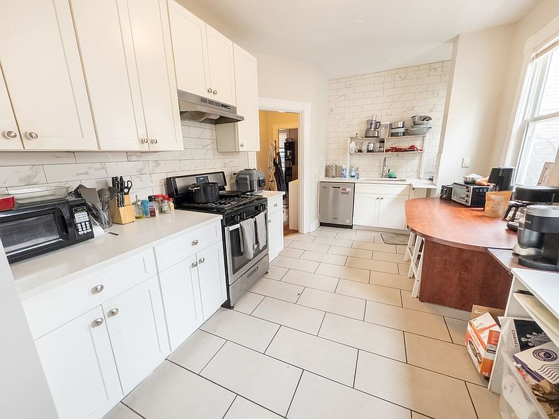 1st image of 107 Columbia St APT 1