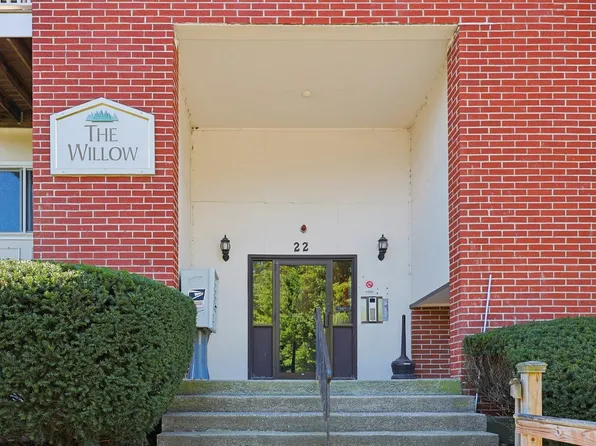 22 Dailey St APT F, Attleboro, MA 02703