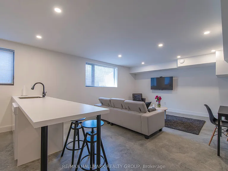 49 Chippewa Ave #LOWER — Photo 3