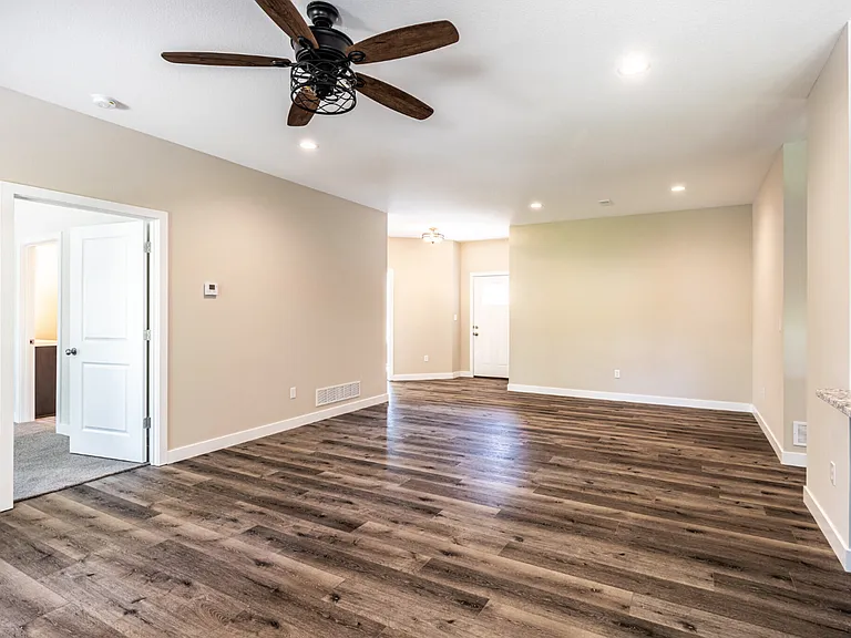 1205 Stonehaven Dr — Photo 14