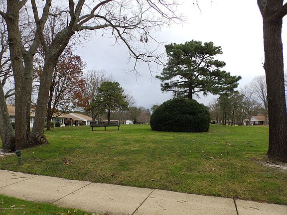 4th image of 941B Aberdeen Dr #1002