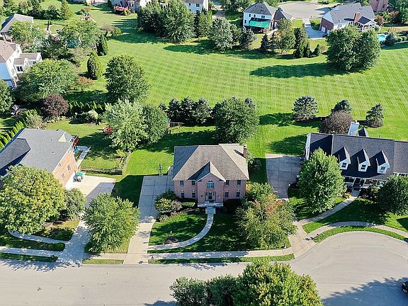 3rd image of 405 Christinas Ct