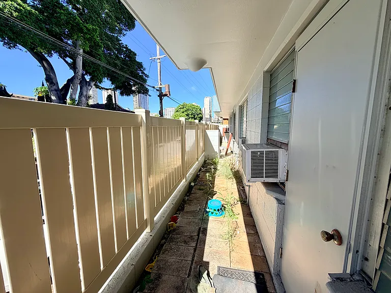 909 University Ave #107 — Photo 9