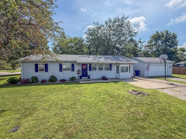 810 N 4th St, Saint Joseph, IL 61873