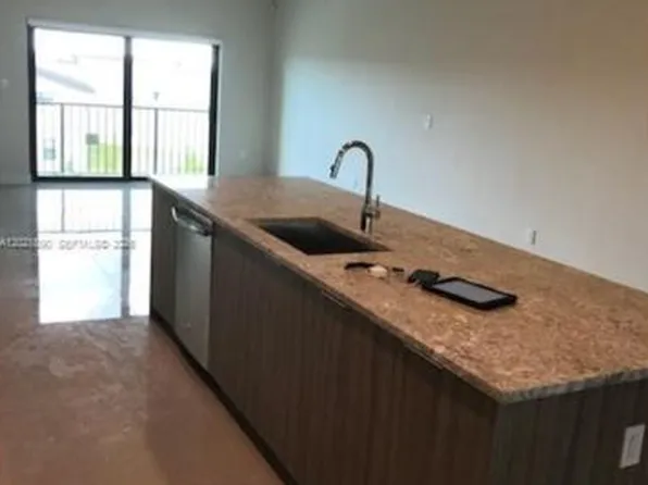 7805 NW 104th Ave APT 31, Doral, FL 33178