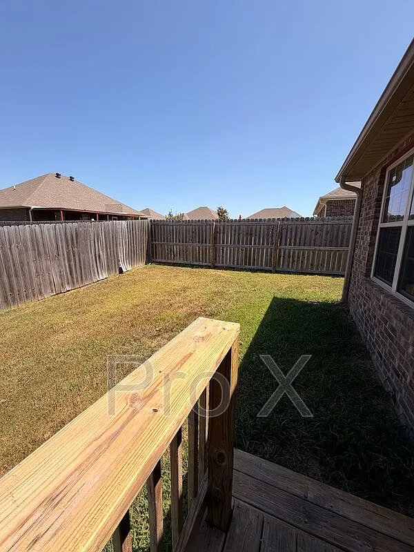 4 bed, 2.0 bath, 1584 sqft, $1,590 — Photo 2