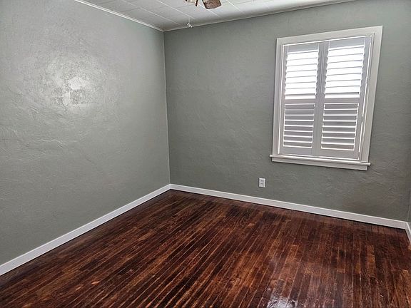 3rd image of 307 E 14th St