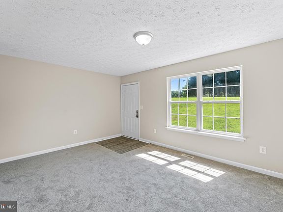 4th image of 23137 Upland Dr