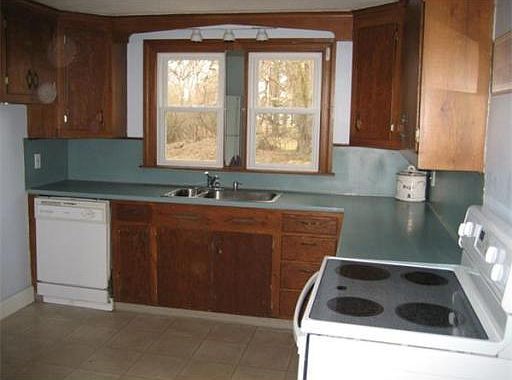 Fully Applianced Kitchen