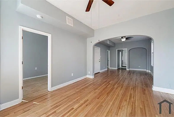 3 bed, 1200 sqft, $2,200 — Photo 2