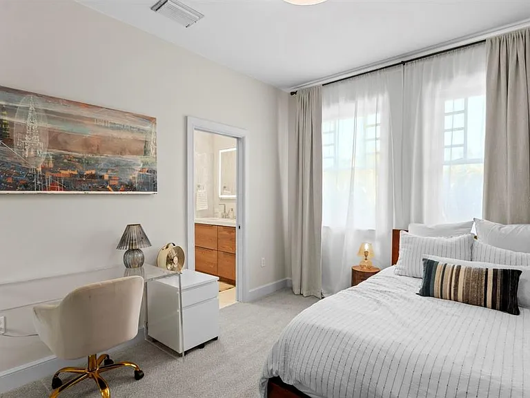 2115 W Watrous Ave — Photo 34