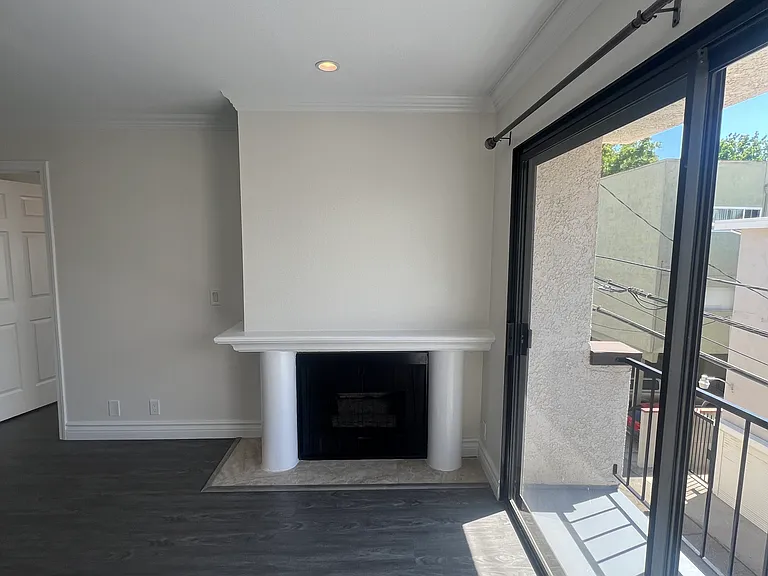 4307 Whitsett Ave #204 — Photo 17