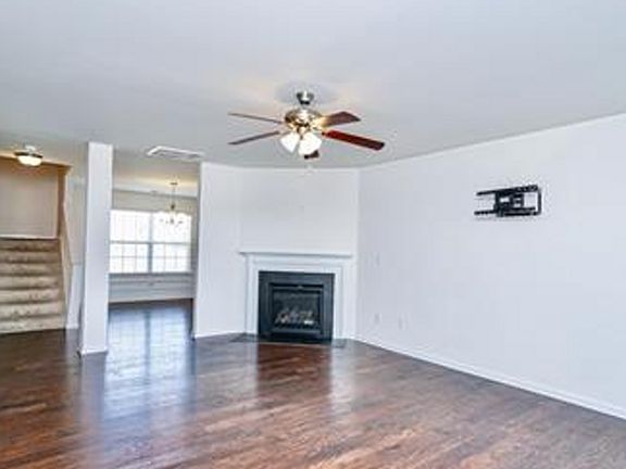 3rd image of 6 Crossway Dr