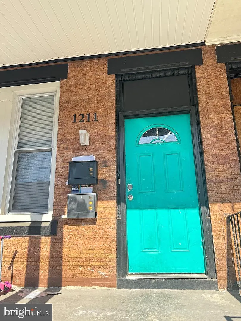1211 W Hilton St photo 1