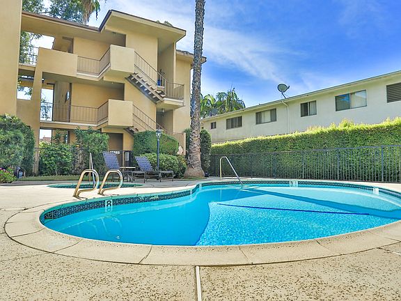 4th image of 465 S Los Robles Ave APT 16