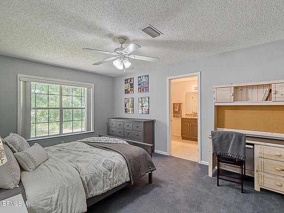 3rd image of 3853 Ashglen Dr E