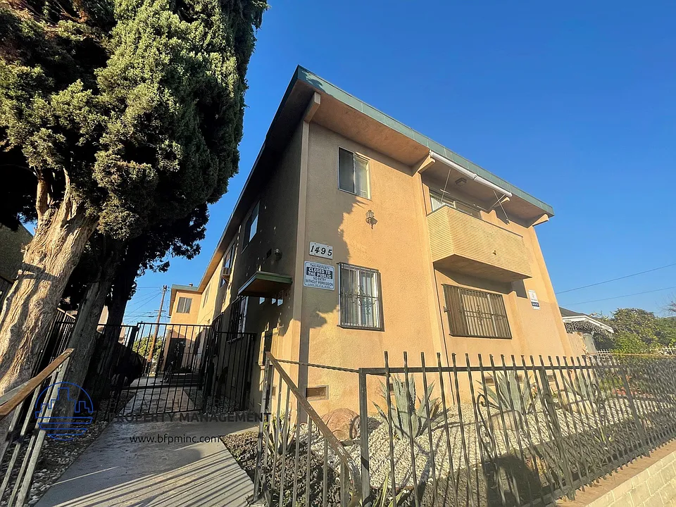 1495 W 29th St