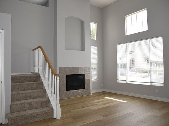 3rd image of 461 Knollcrest Ave