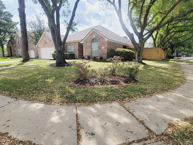 16215 Brinton Ct — Photo 2