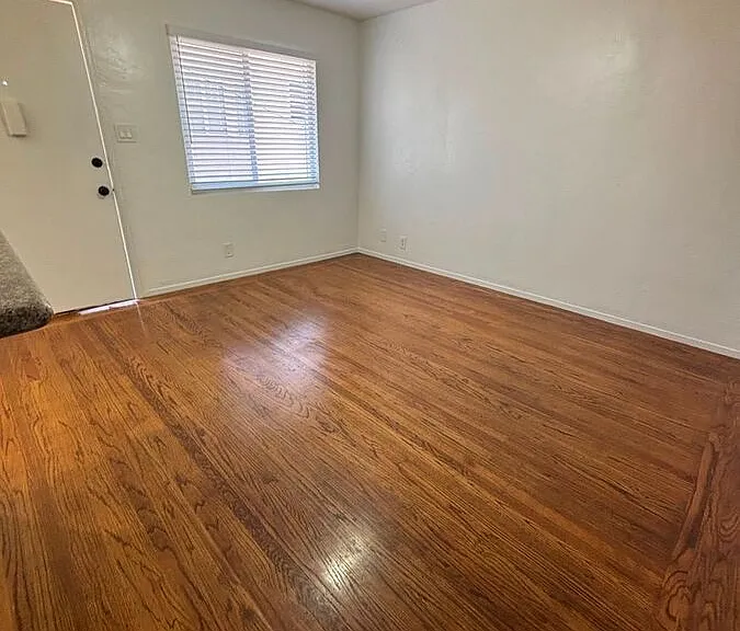 414 Staten Ave #2E — Photo 4