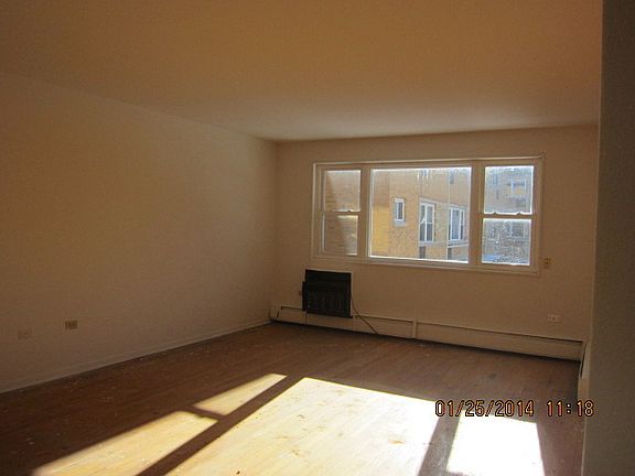4th image of 6835 N Seeley Ave APT 2L