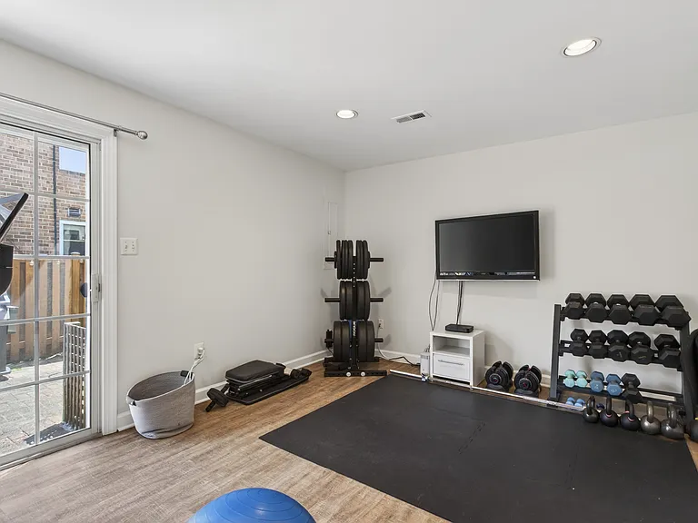 772 N Wakefield St — Photo 10