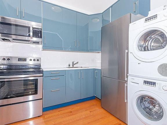 2nd image of 1244 Pacific St #2C