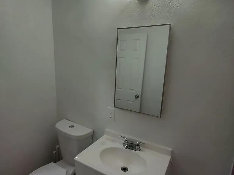 1113 E 113th St #1113 — Photo 6