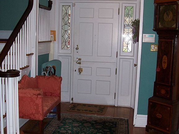 4th image of 131 Marion Ave