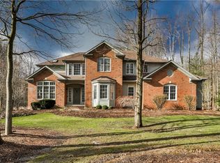 9765 Weathertop Ln, Chagrin Falls, OH 44023