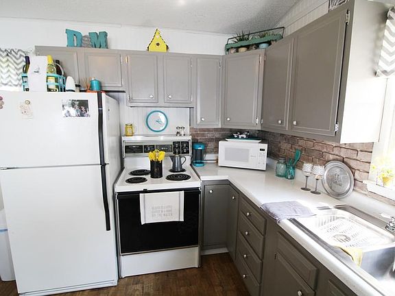 4th image of 25401 McClelland Ln