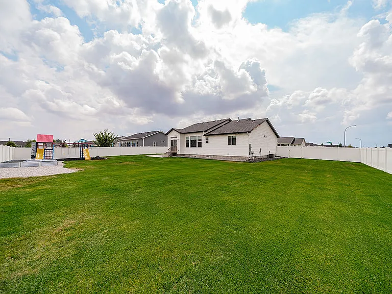 3258 Harlow Dr — Photo 12